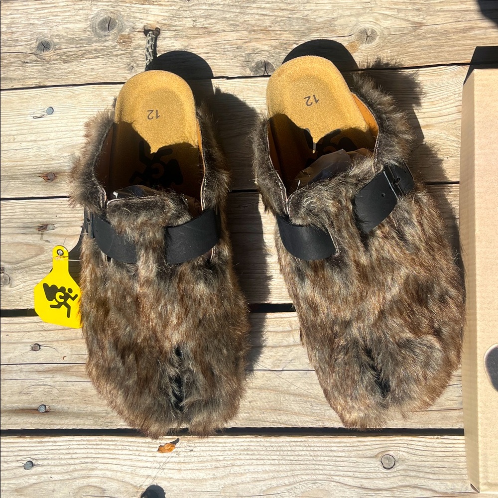 Worst Case GOAT Tabis Faux Fur Split Toe Clogs Men’s 12 NWT